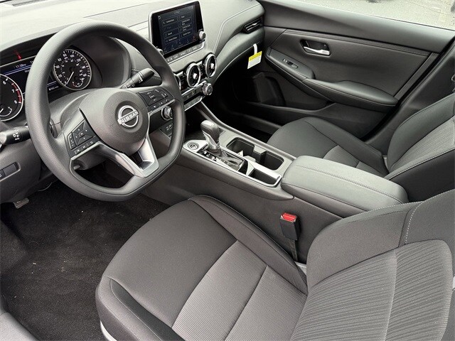 2025 Nissan Sentra SV photo 4