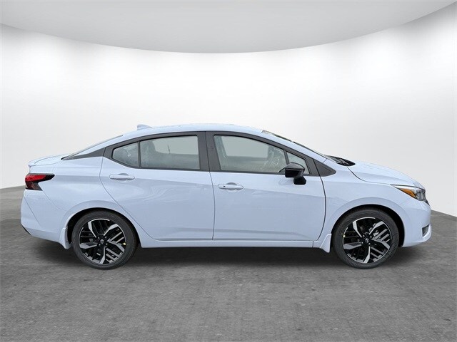 2025 Nissan Versa 1.6 SR photo 2
