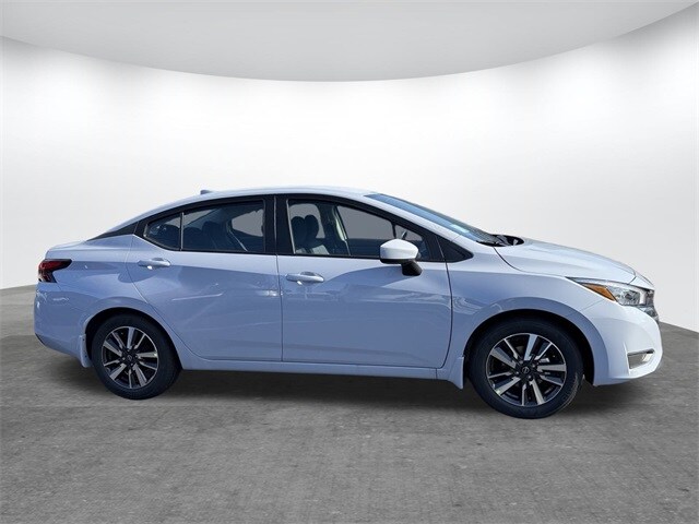 2025 Nissan Versa 1.6 SV photo 3