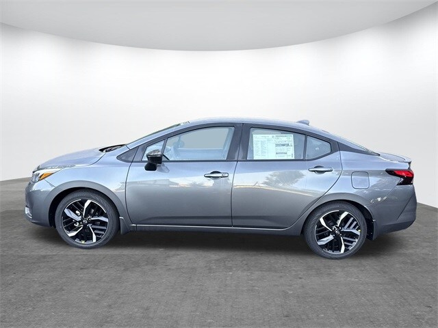 2025 Nissan Versa 1.6 SR photo 3