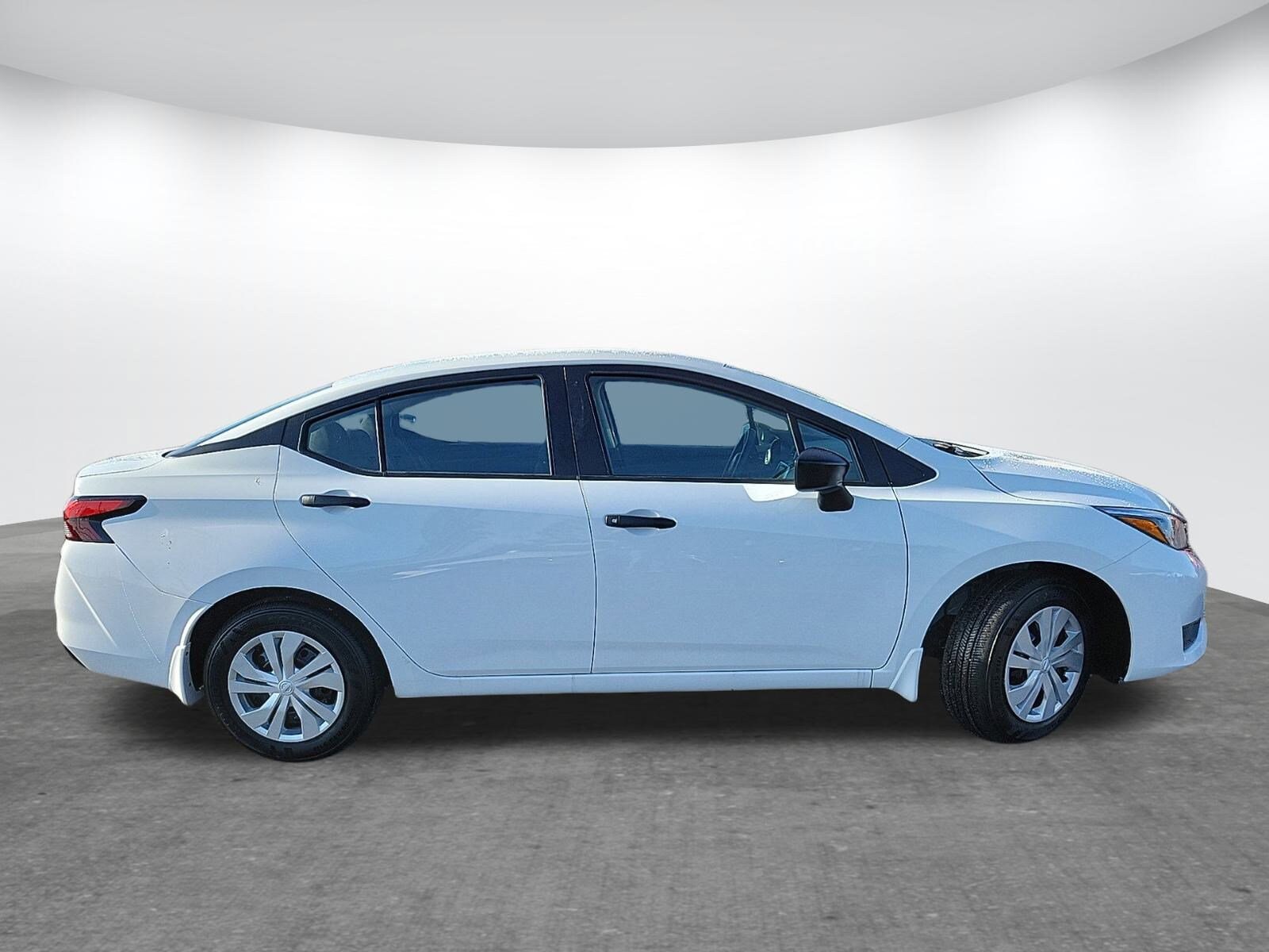 2025 Nissan Versa 1.6 S photo 4