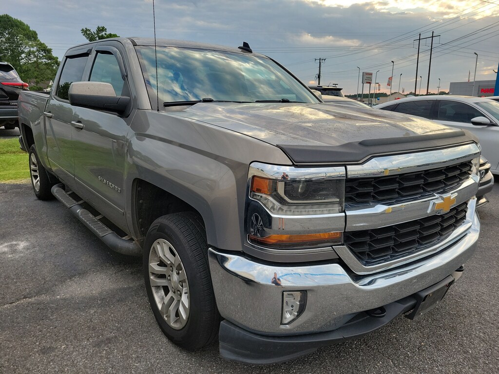 Used 2017 Chevrolet Silverado 1500 LT w/1LT Truck Crew Cab