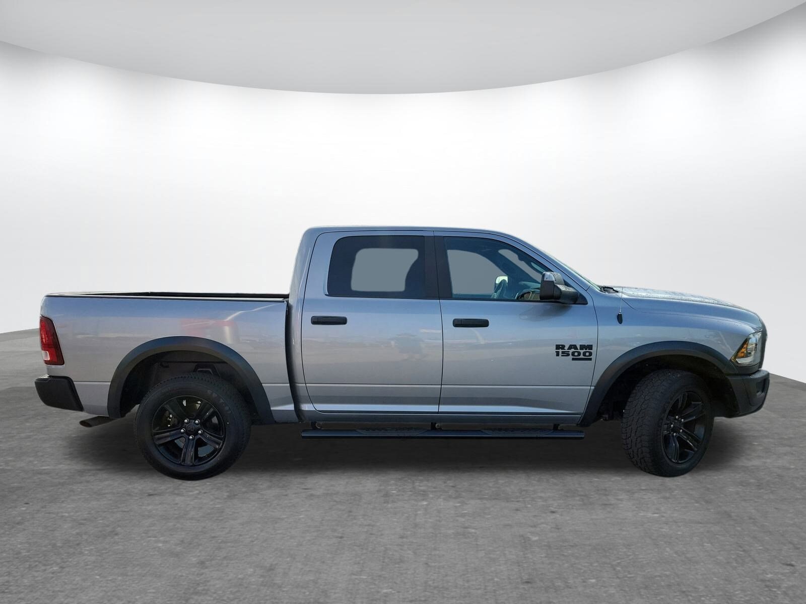 2023 Ram 1500 Classic SLT photo 4