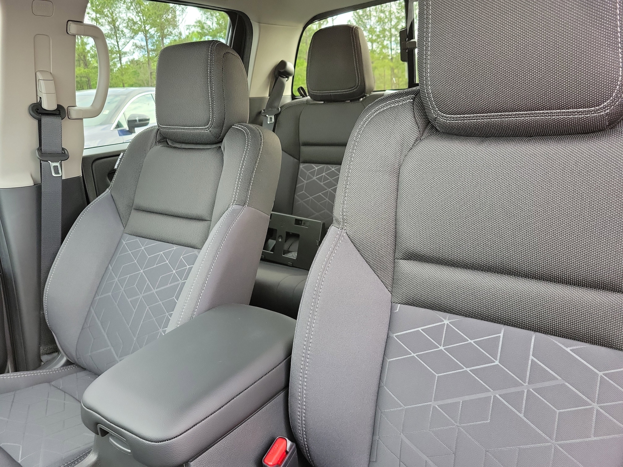 2025 Nissan Frontier SV - Photo 14