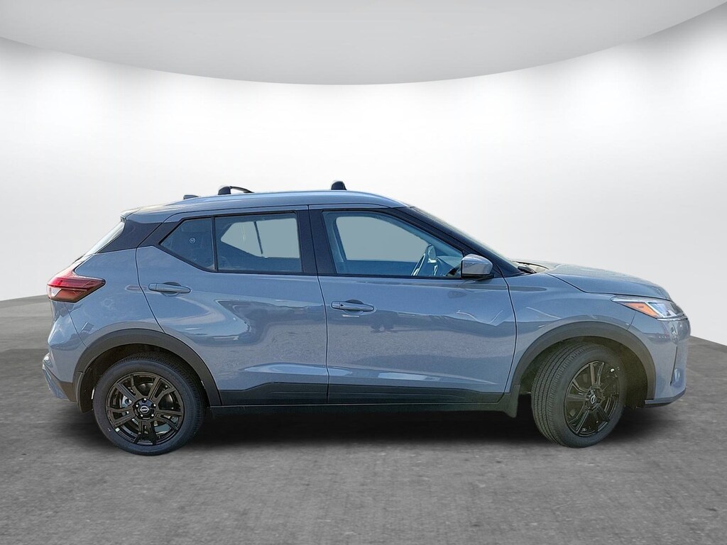 New 2024 Nissan Kicks SV SUV