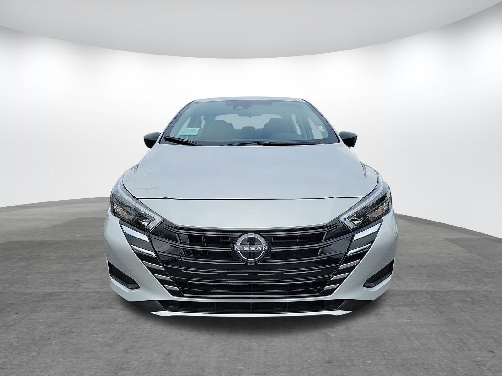 2025 Nissan Versa 1.6 S photo 2