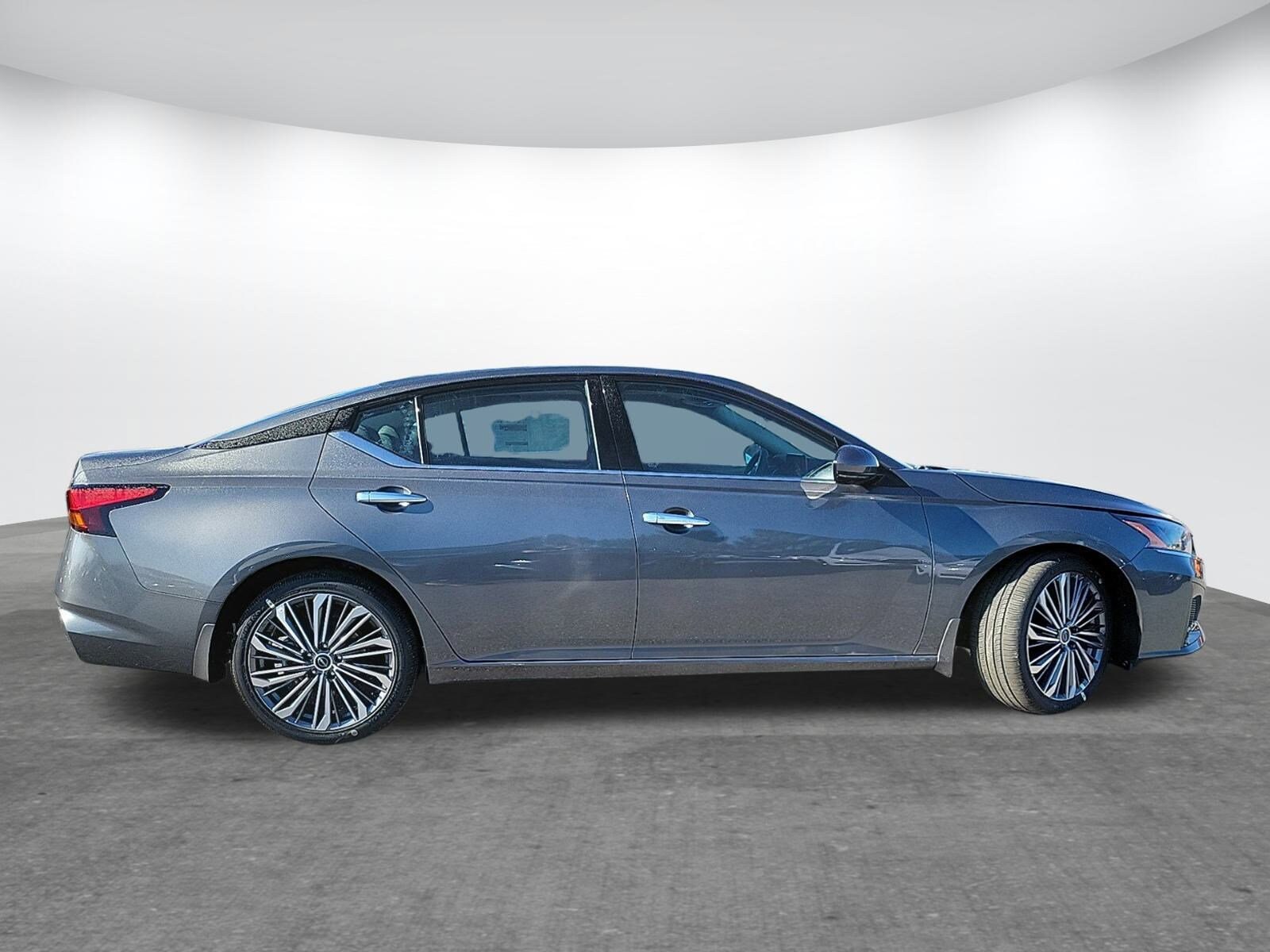 2025 Nissan Altima SL photo 4
