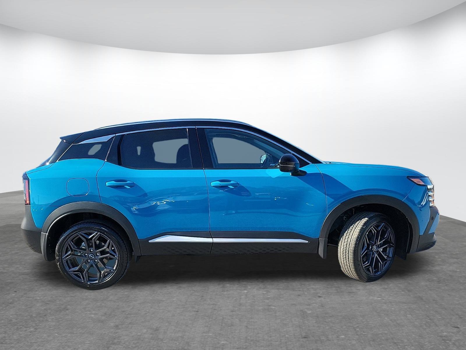 2025 Nissan Kicks SR photo 4