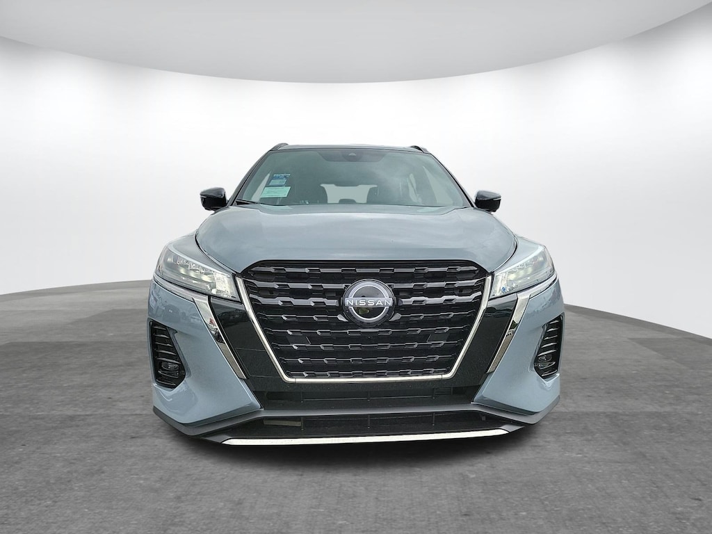 New 2024 Nissan Kicks SR SUV
