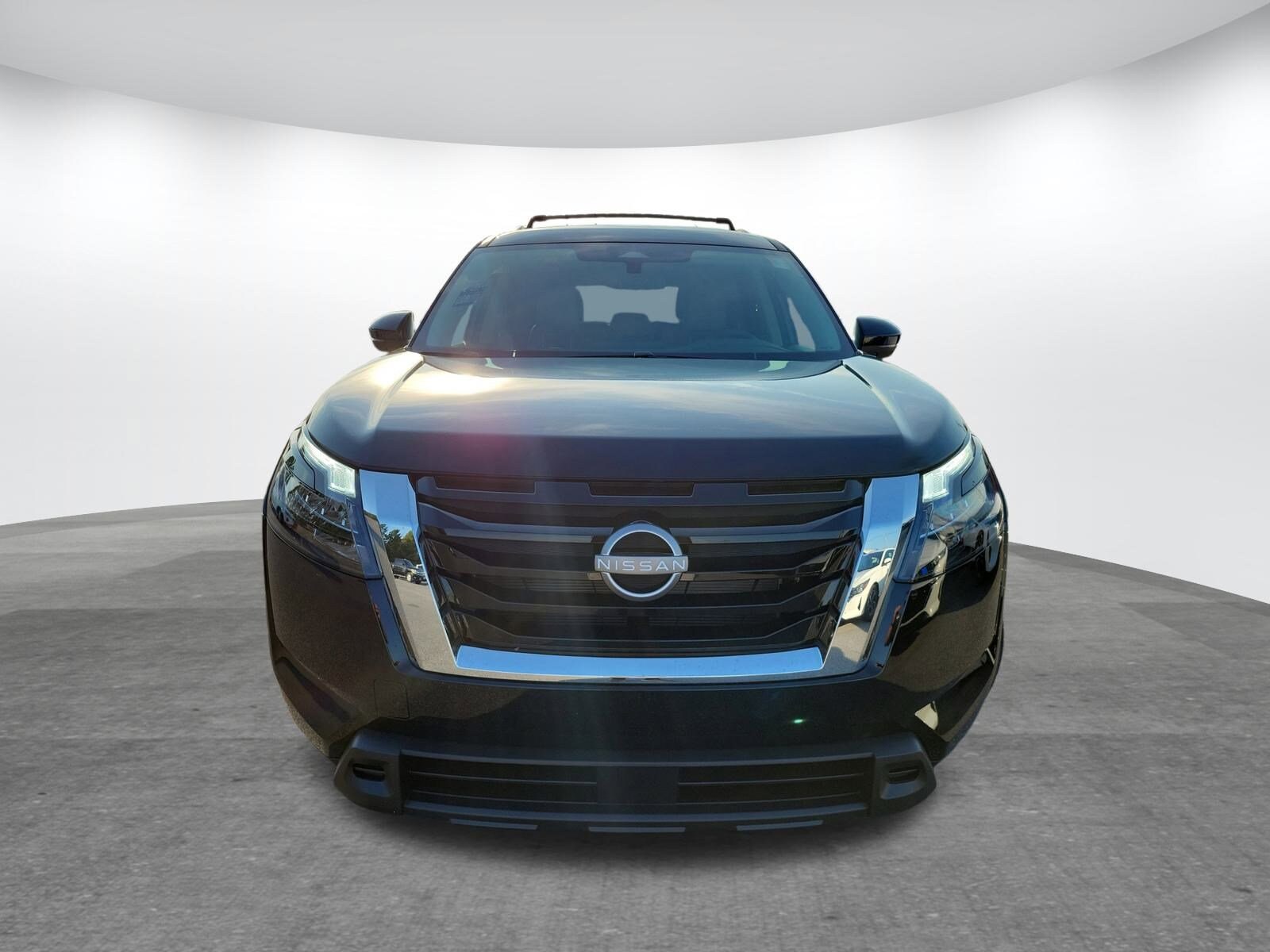 2025 Nissan Pathfinder SV photo 2