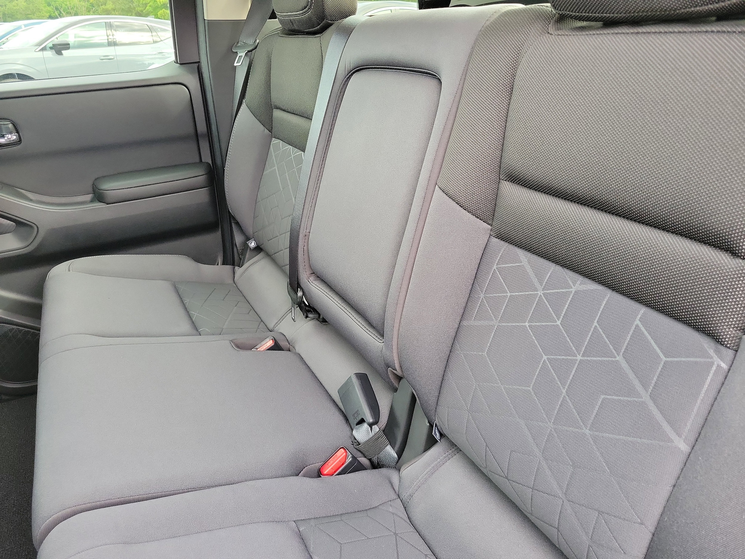 2025 Nissan Frontier SV - Photo 16