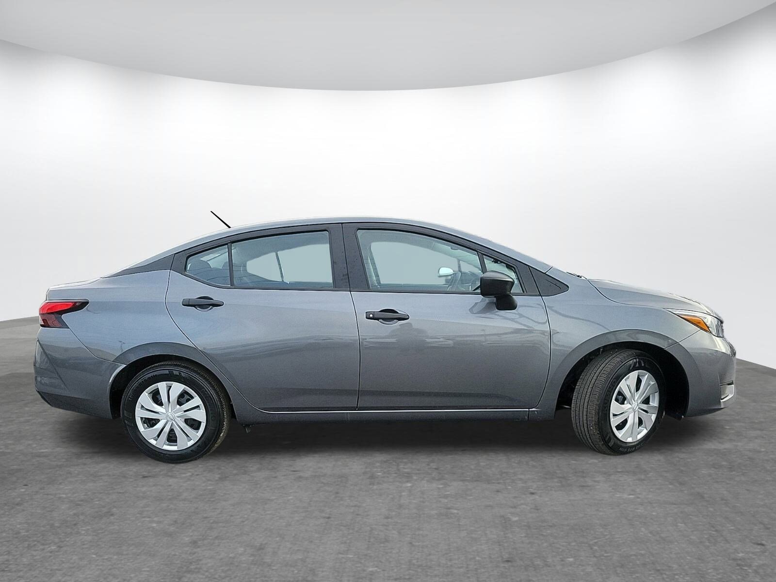 2025 Nissan Versa 1.6 S photo 4