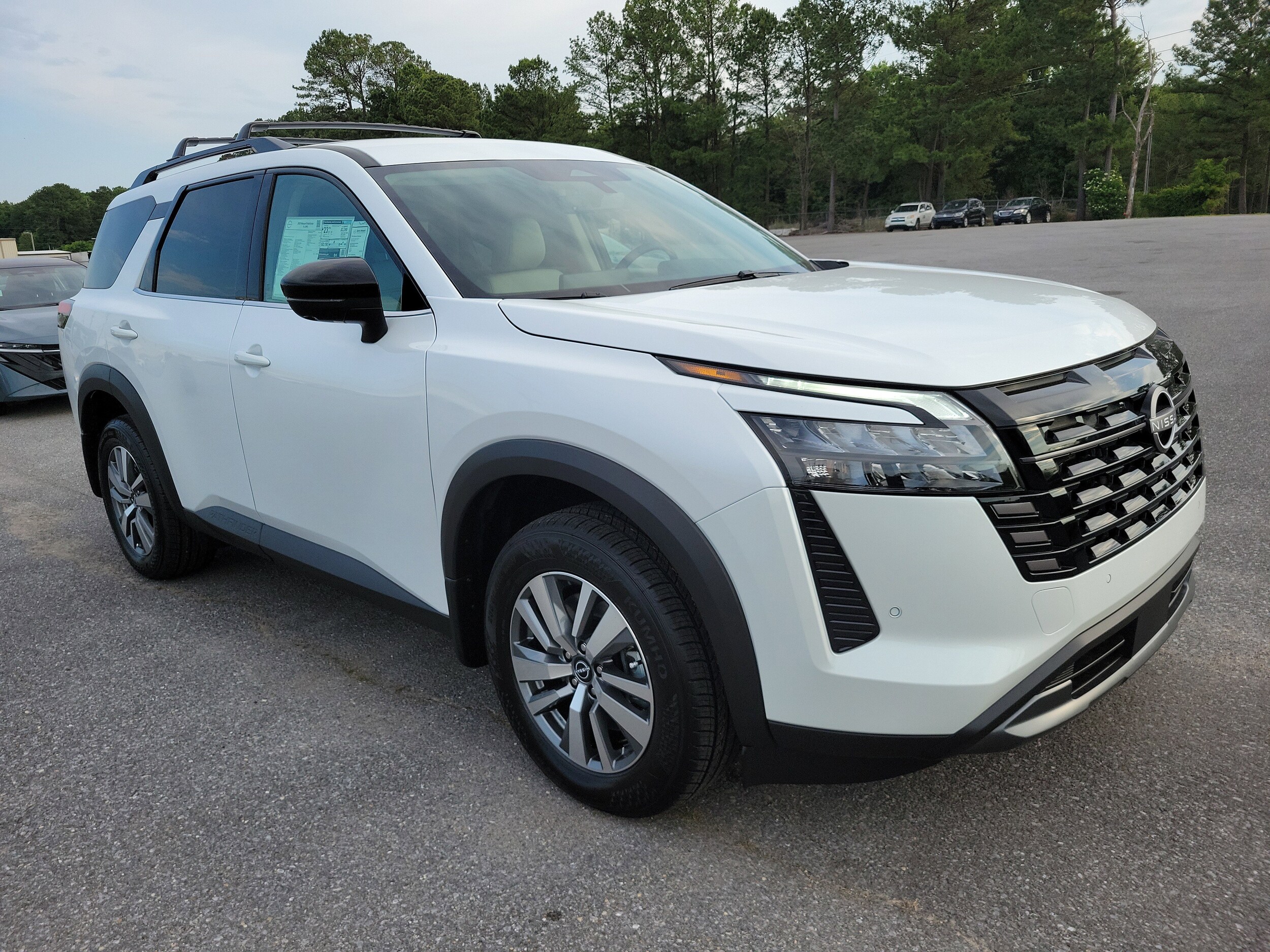 2026 Nissan Pathfinder SL 2WD's photo