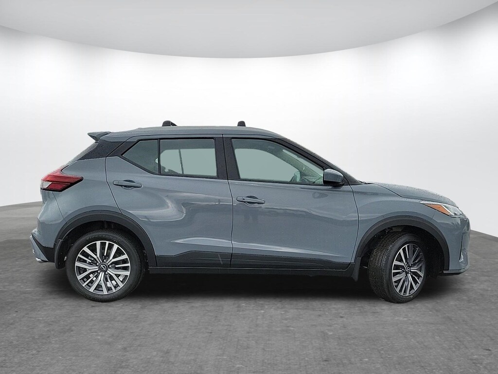 New 2024 Nissan Kicks SV SUV