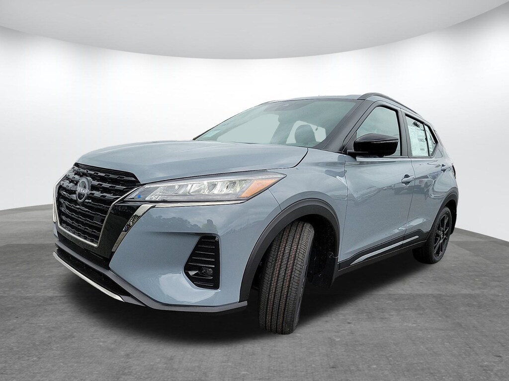 New 2024 Nissan Kicks SR SUV