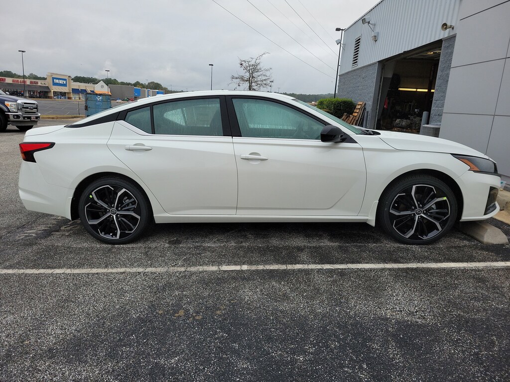 New 2025 Nissan Altima SR Sedan