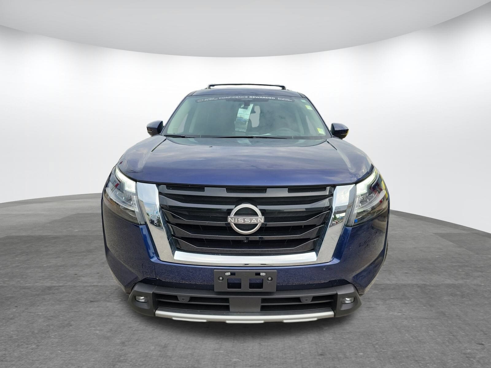 2022 Nissan Pathfinder Platinum photo 2