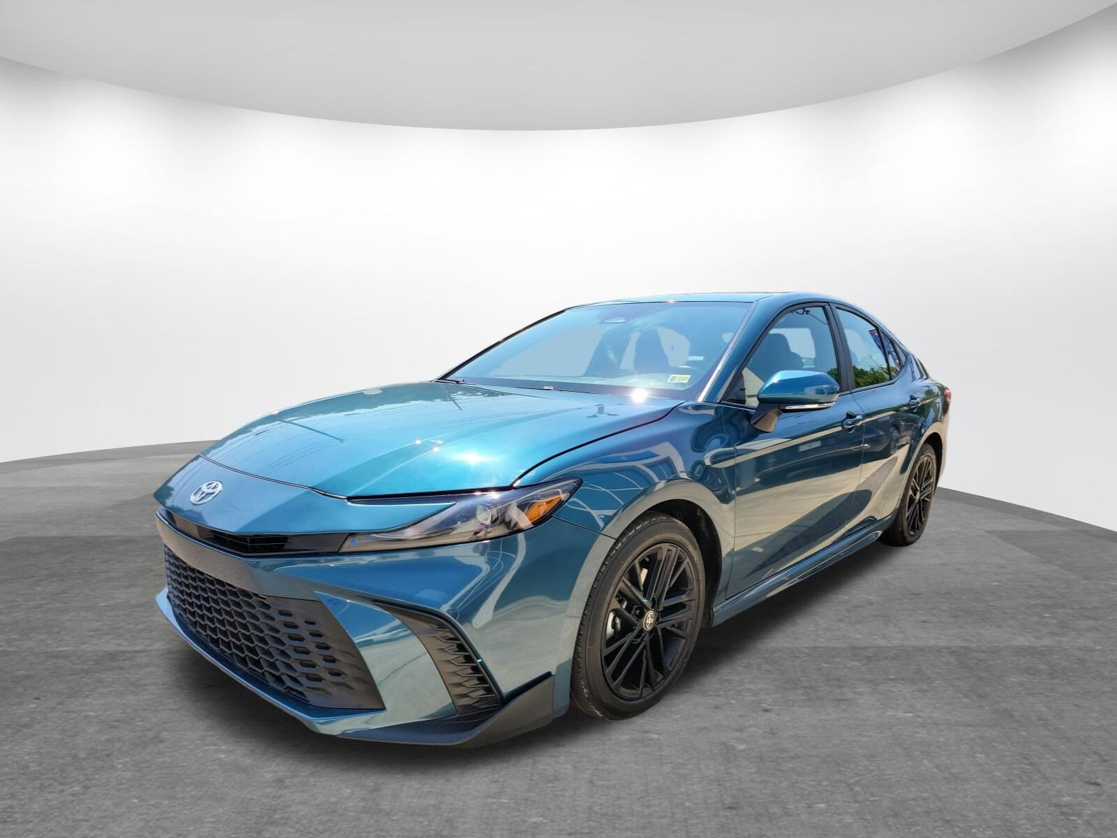 2025 Toyota Camry SE photo 3