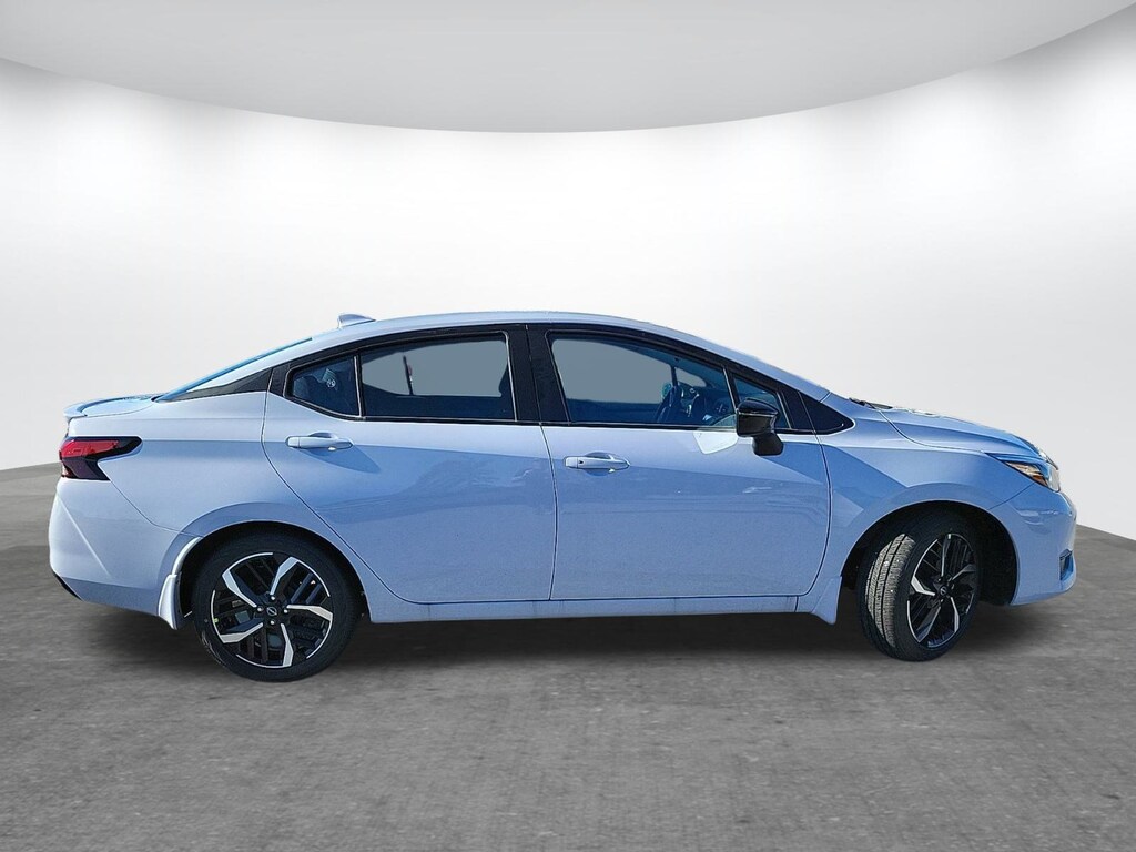 New 2025 Nissan Versa 1.6 SR Sedan