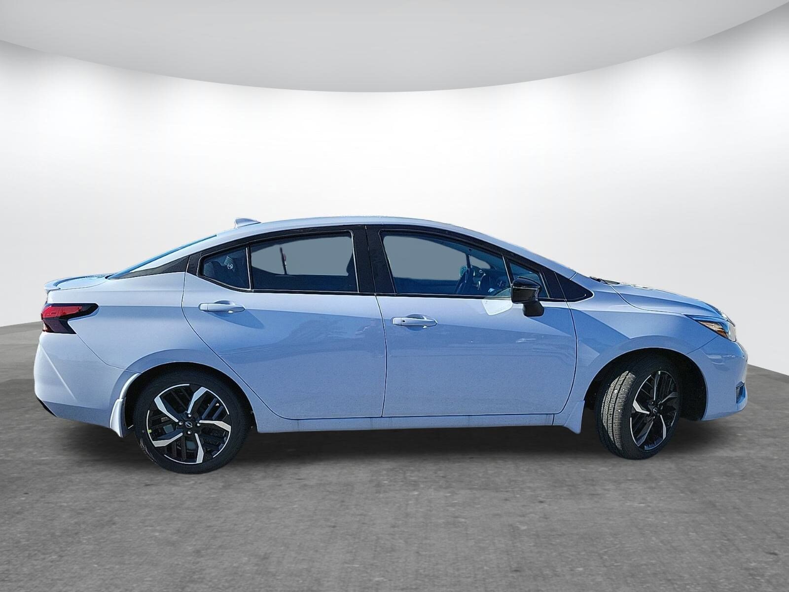 2025 Nissan Versa 1.6 SR photo 4