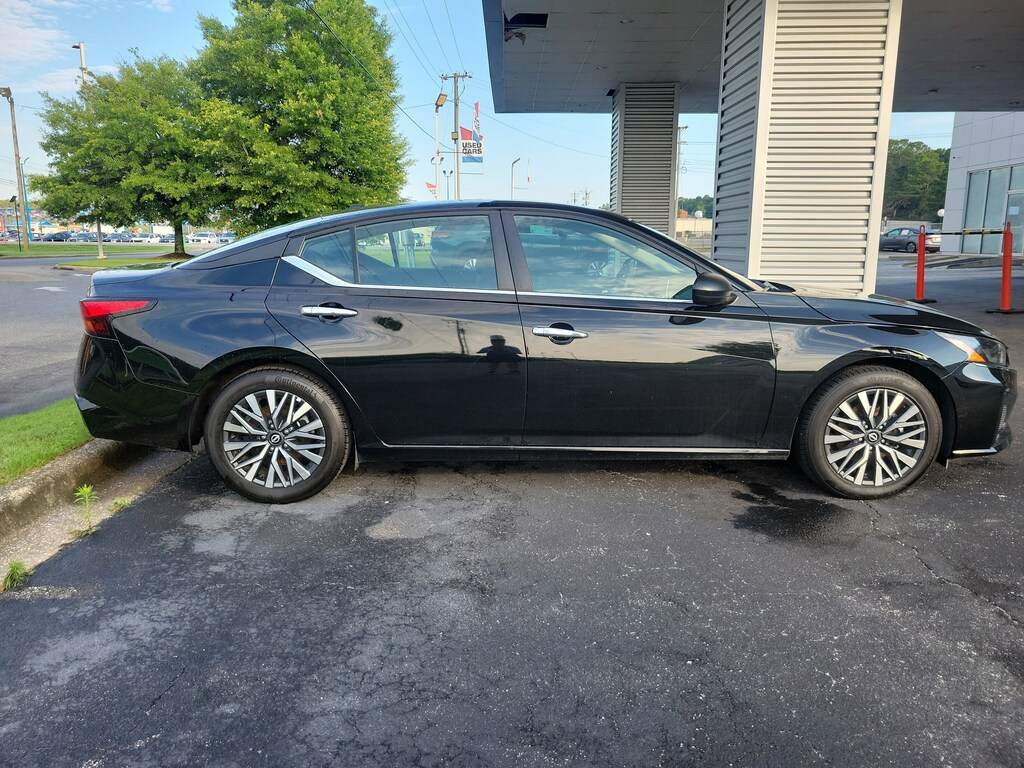 Used 2025 Nissan Altima SV Sedan