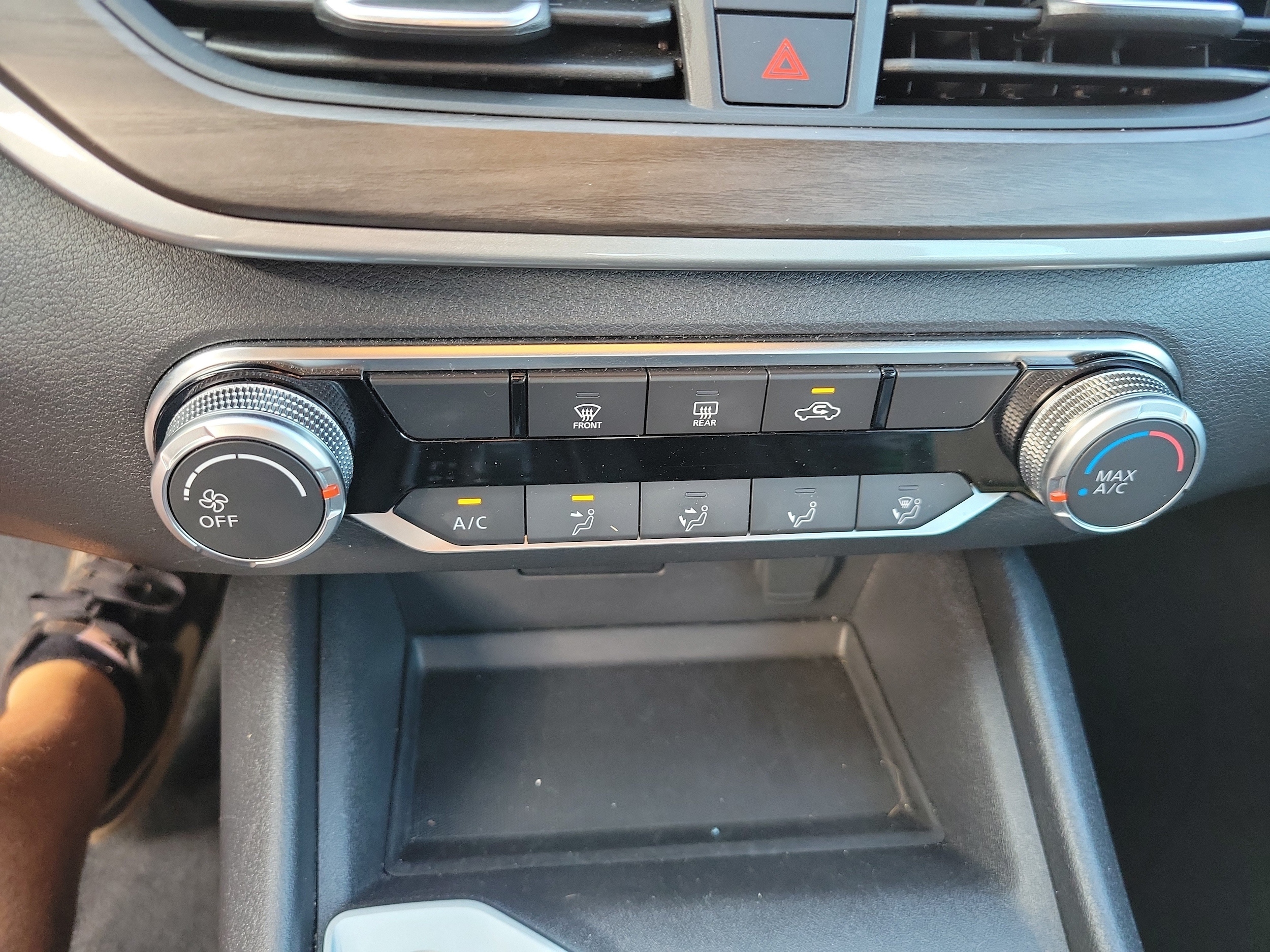 2025 Nissan Altima SV - Photo 17