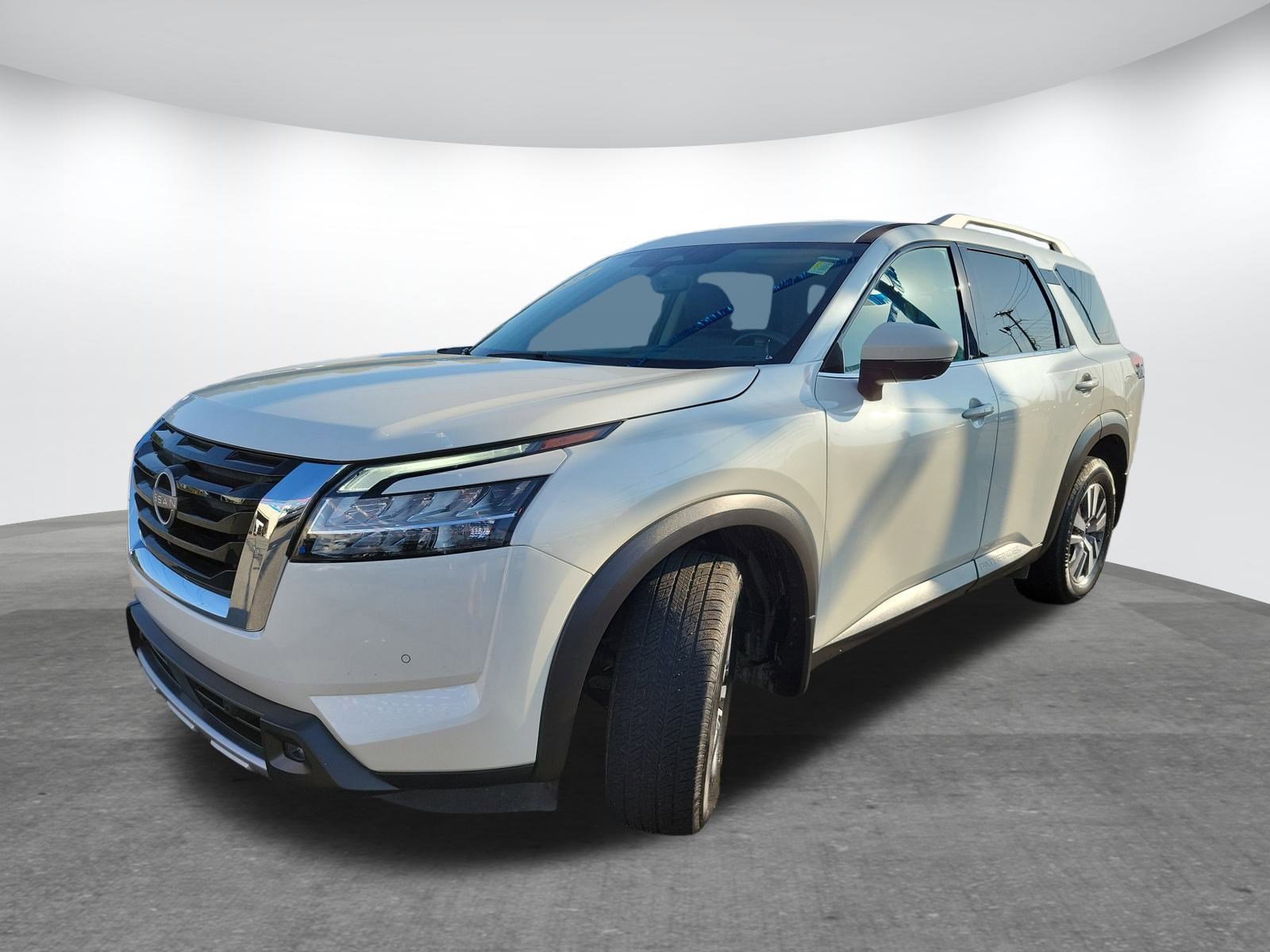 2023 Nissan Pathfinder SL photo 2