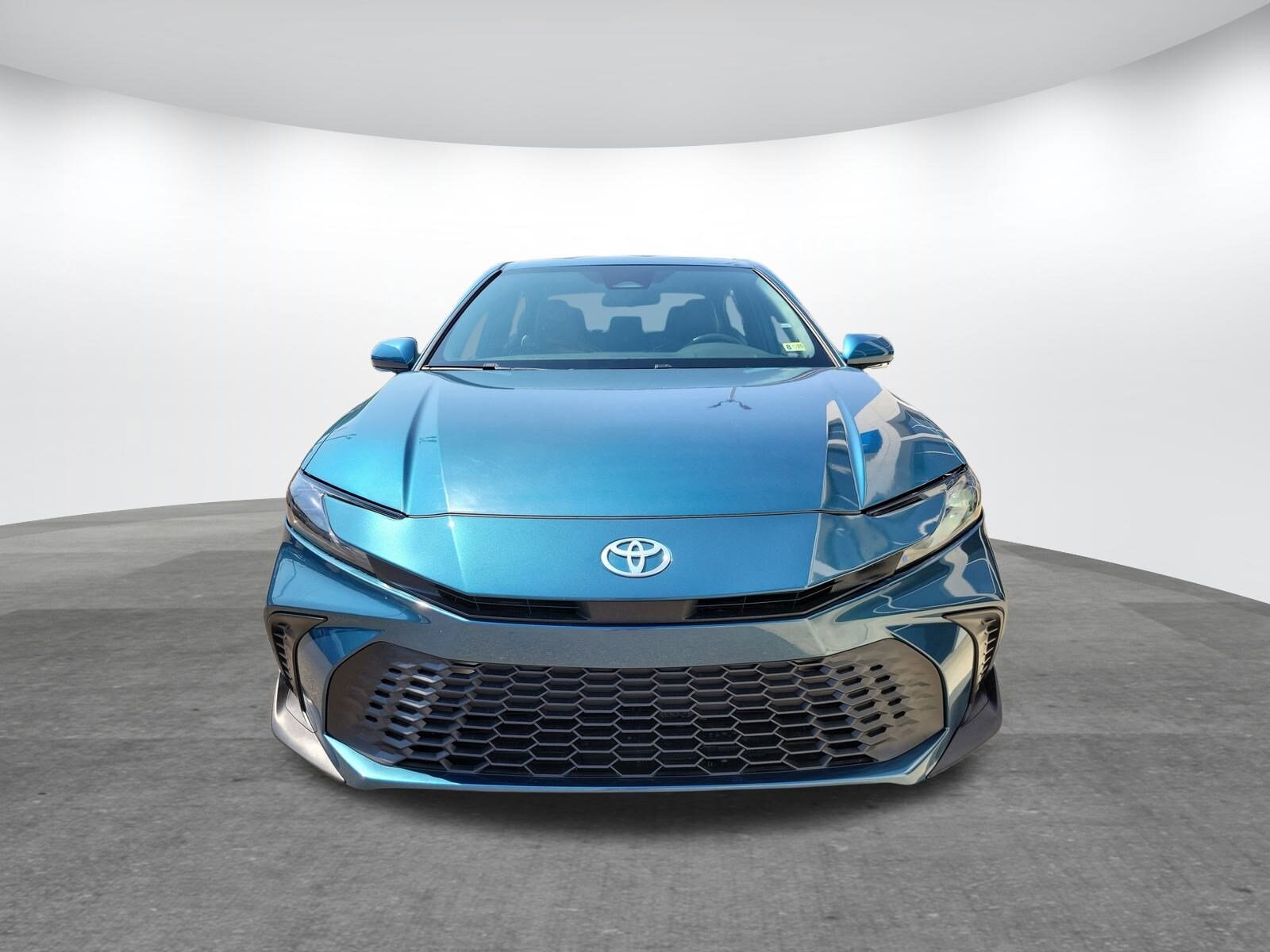 2025 Toyota Camry SE photo 2