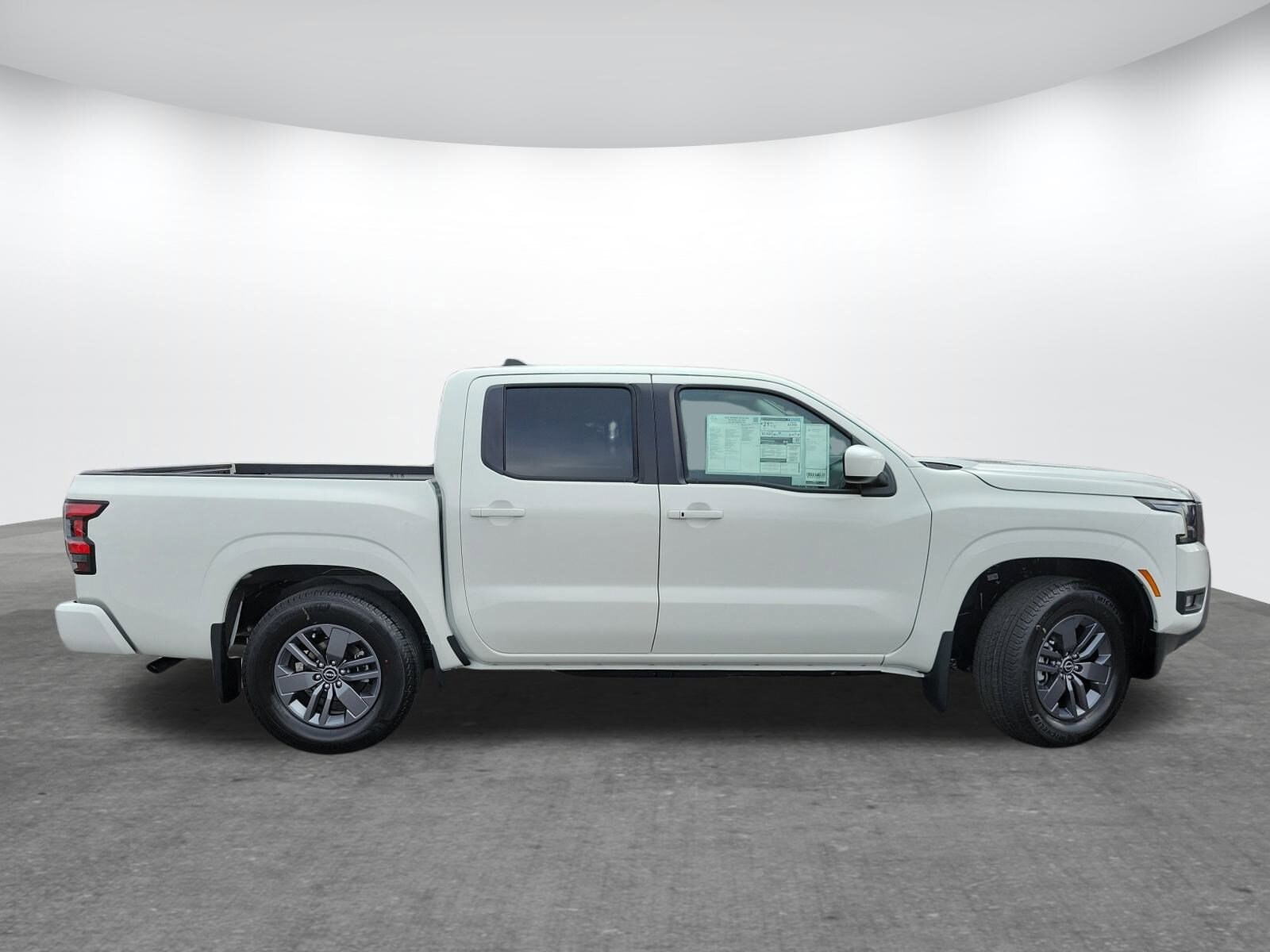 2025 Nissan Frontier SV photo 4