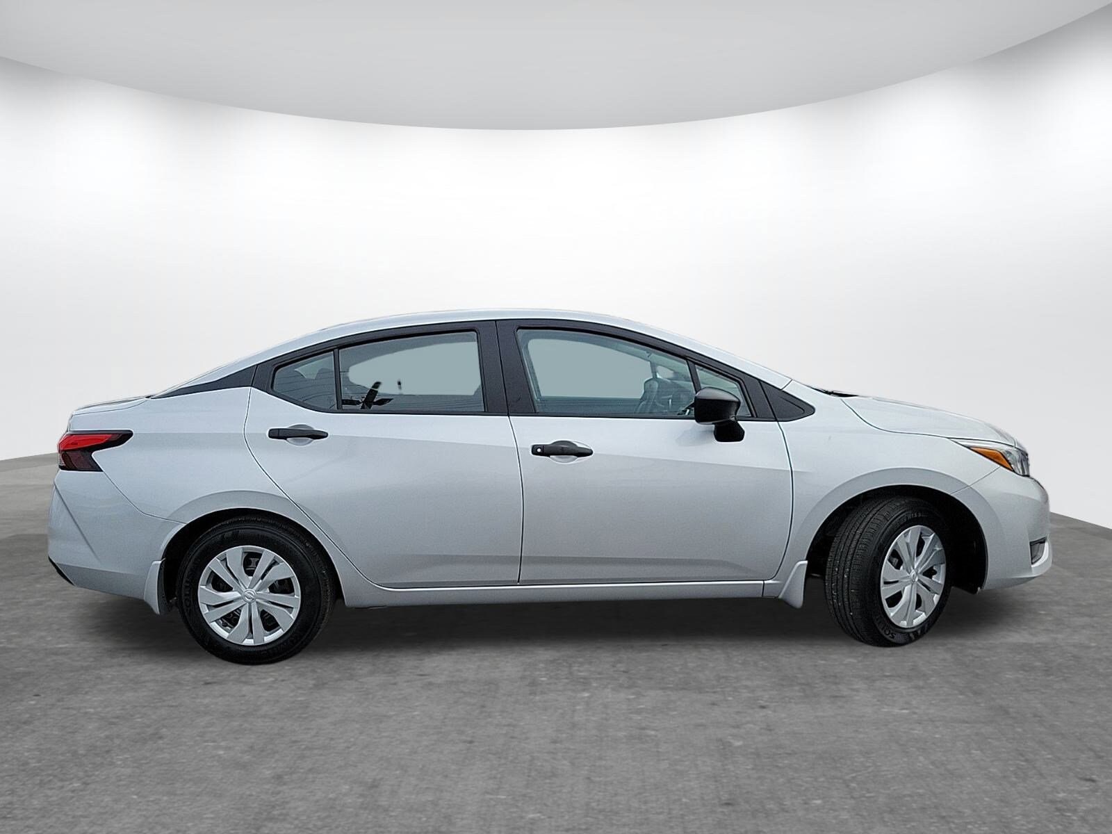 2025 Nissan Versa 1.6 S photo 4