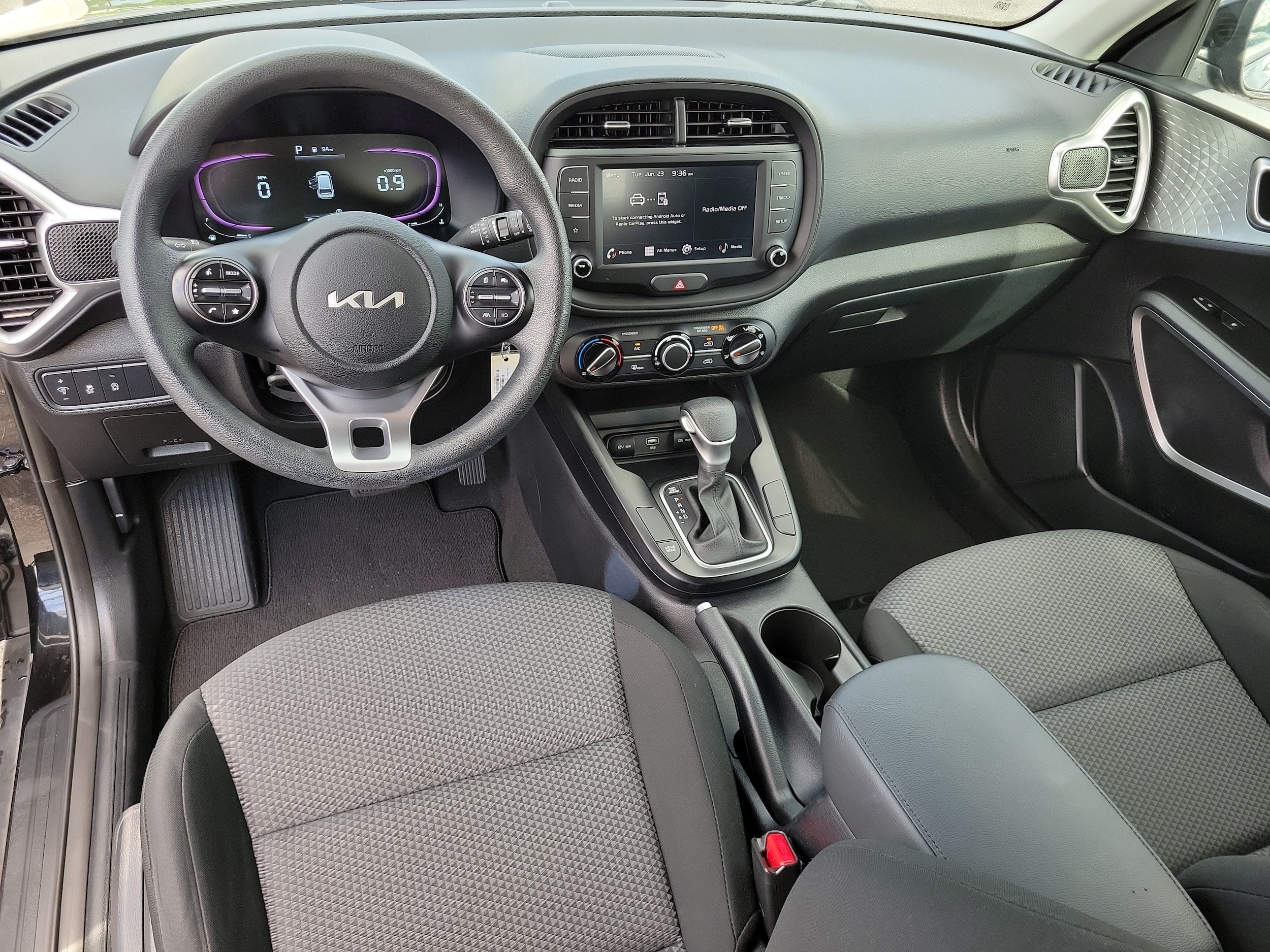 2025 Kia Soul LX - Photo 14