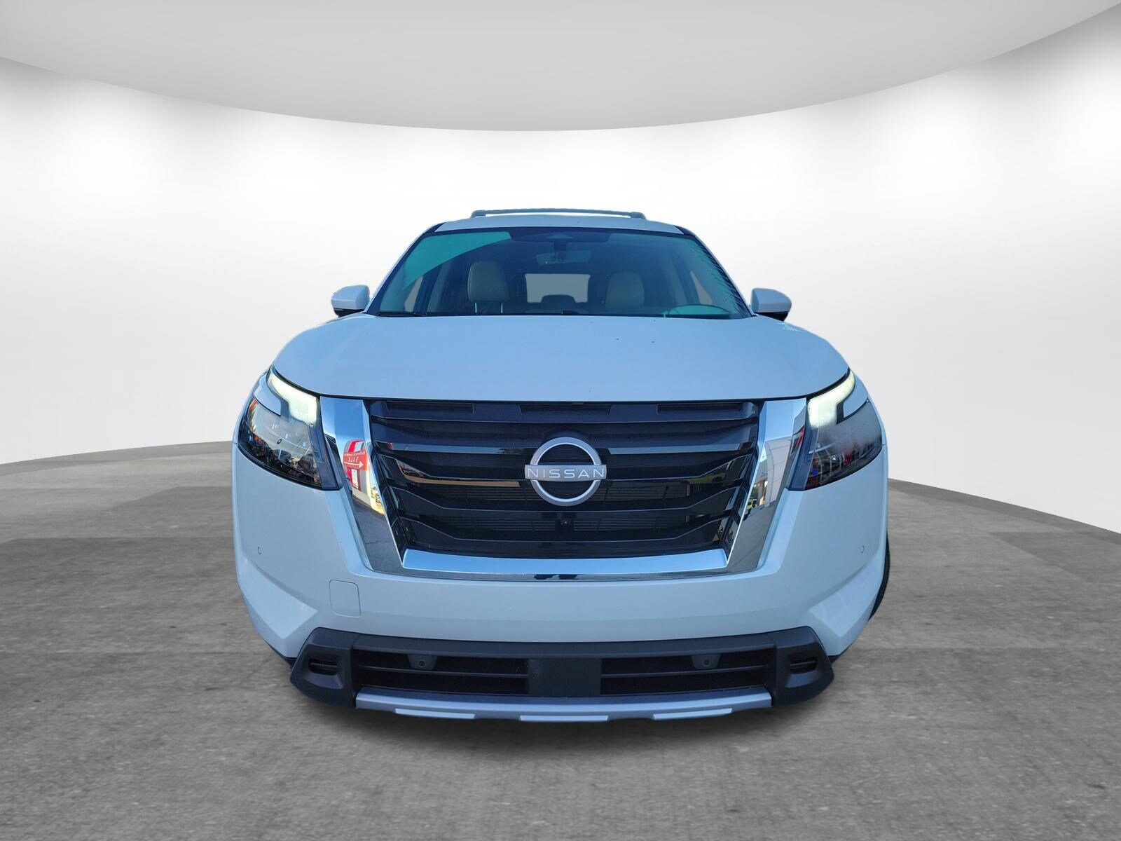 2025 Nissan Pathfinder SL photo 2