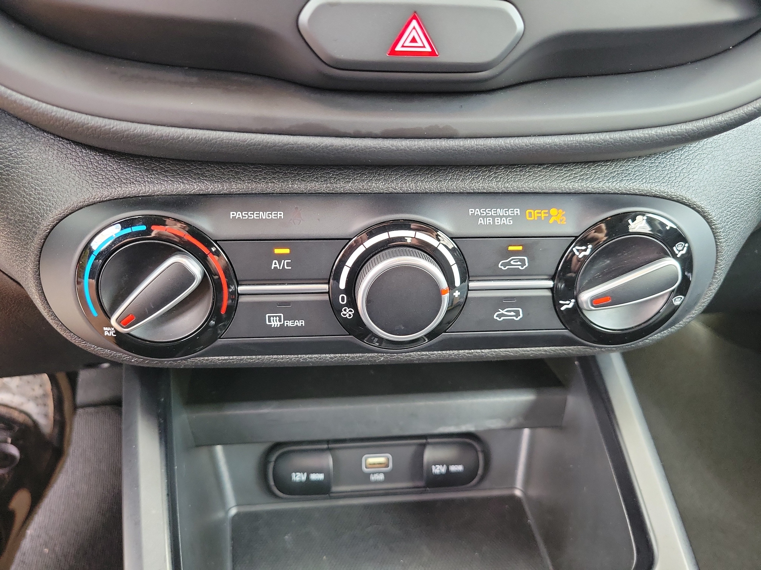 2025 Kia Soul LX - Photo 17