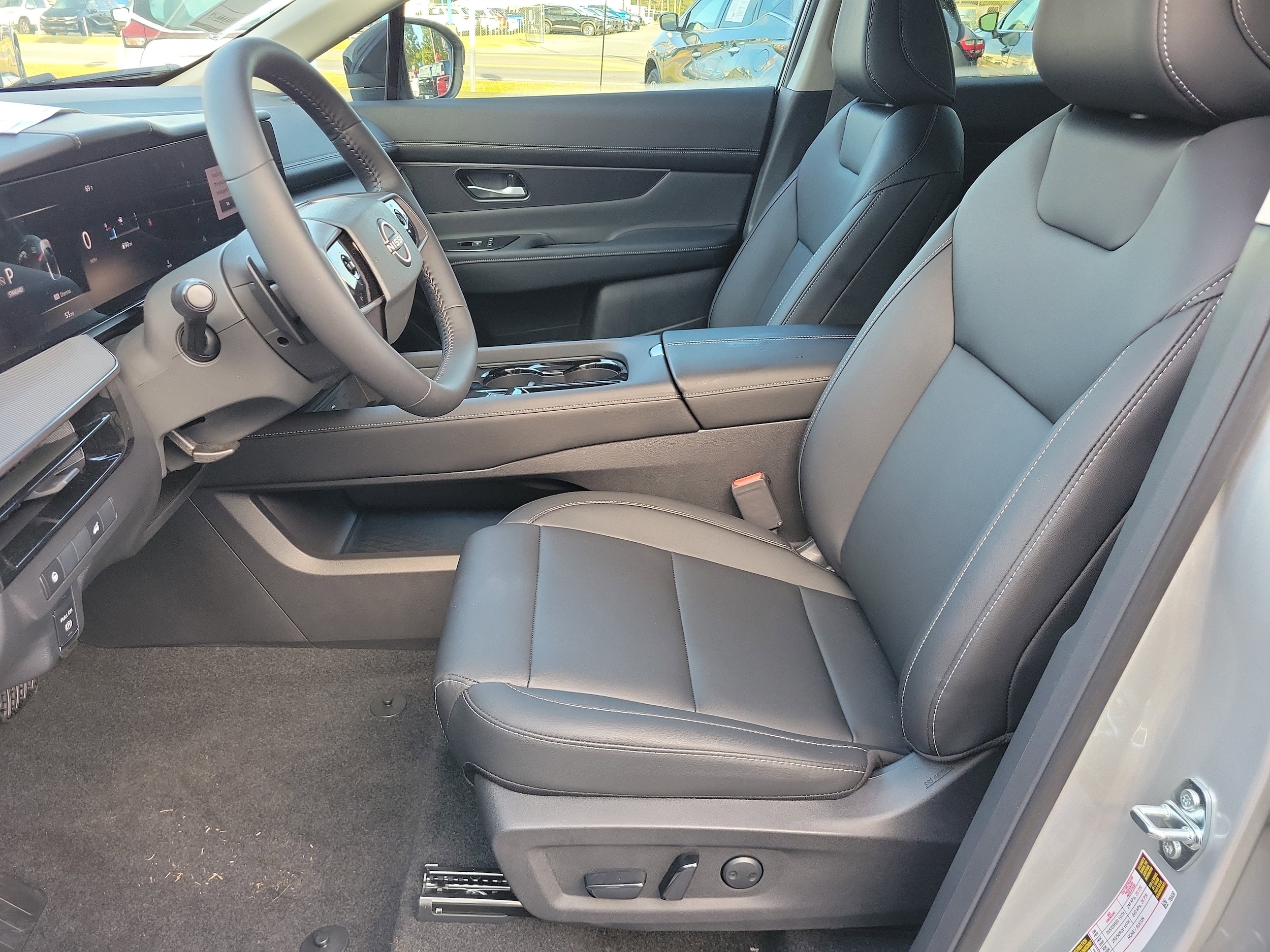 2025 Nissan Murano SV - Photo 13