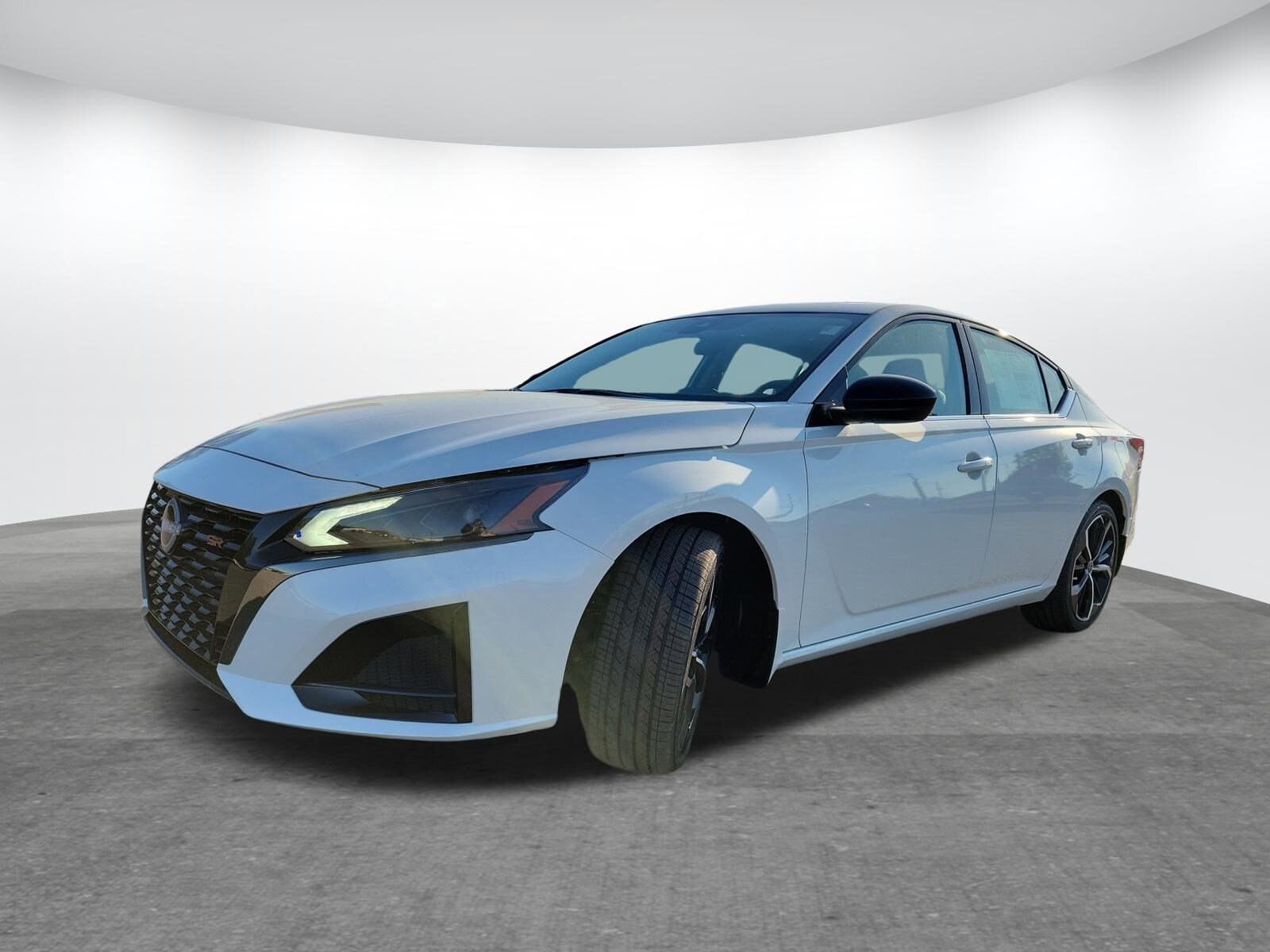 2025 Nissan Altima SR photo 3