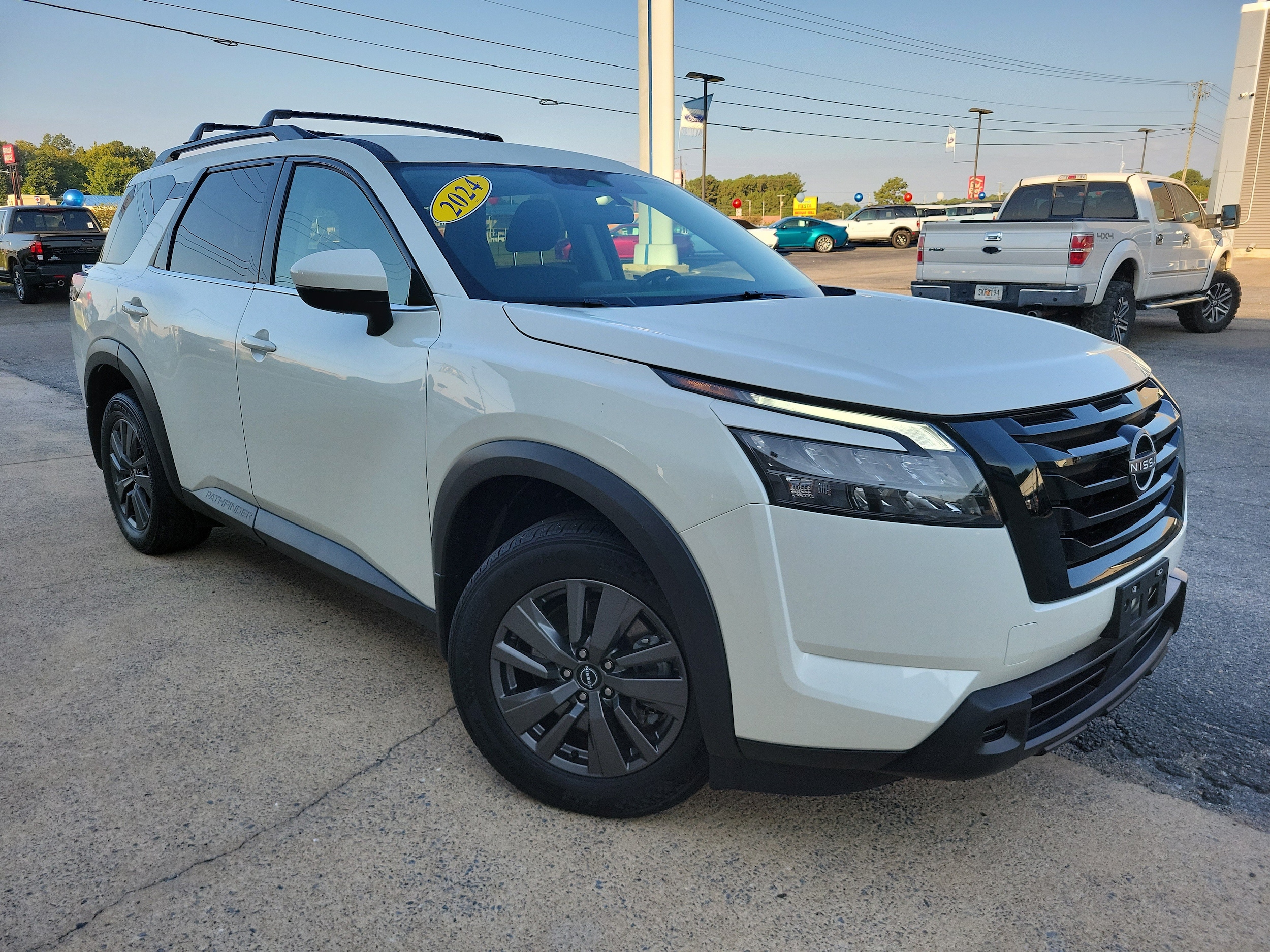 2024 Nissan Pathfinder SV