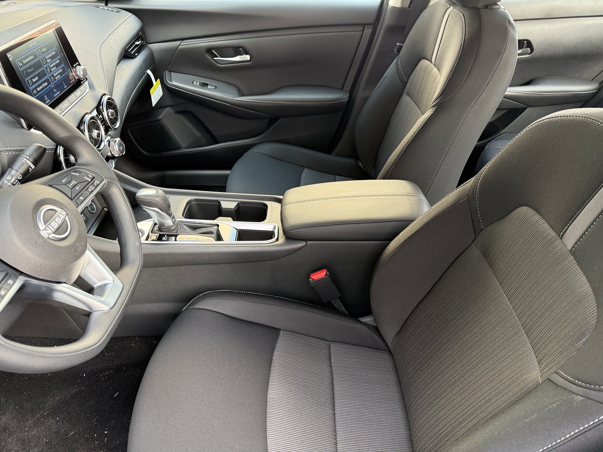 2025 Nissan Sentra SV photo 4