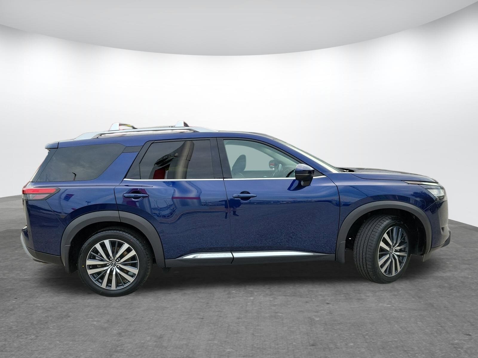 2022 Nissan Pathfinder Platinum photo 4