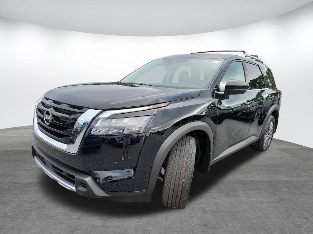 New 2025 Nissan Pathfinder SL SUV