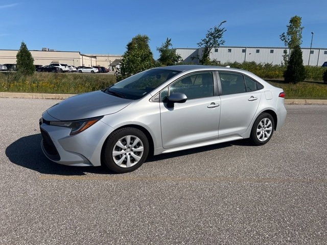 Used 2022 Toyota Corolla LE with VIN JTDEPMAE4NJ221170 for sale in Saginaw, MI