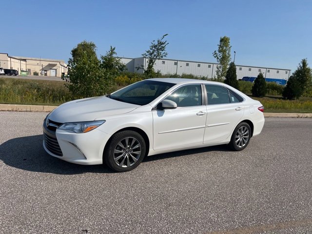 Used 2015 Toyota Camry XLE with VIN 4T1BF1FK8FU001318 for sale in Saginaw, MI