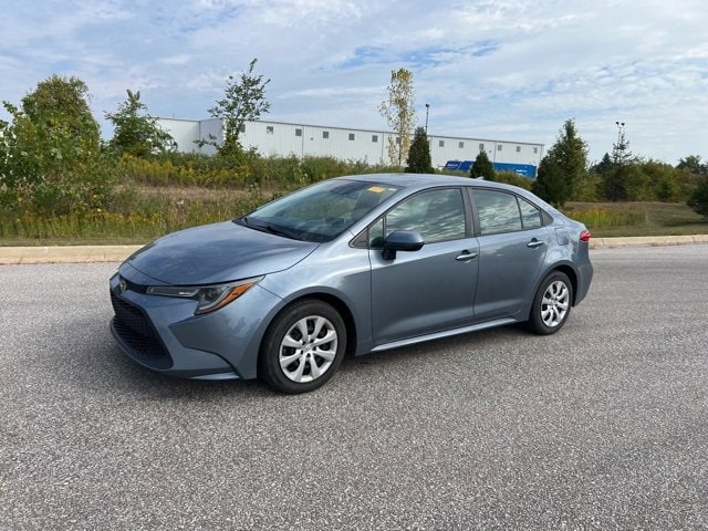 Used 2021 Toyota Corolla LE with VIN 5YFEPMAE2MP169659 for sale in Saginaw, MI