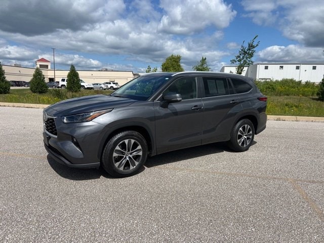 Used 2023 Toyota Highlander L with VIN 5TDKDRAH9PS006943 for sale in Saginaw, MI