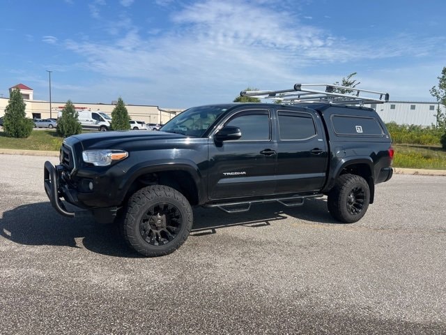 Used 2022 Toyota Tacoma SR5 with VIN 3TMCZ5AN1NM464428 for sale in Saginaw, MI