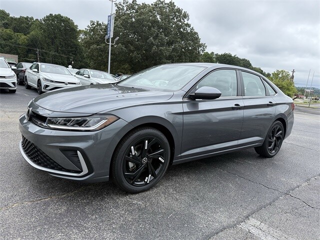 2025 Volkswagen Jetta 1.5T SE photo 2