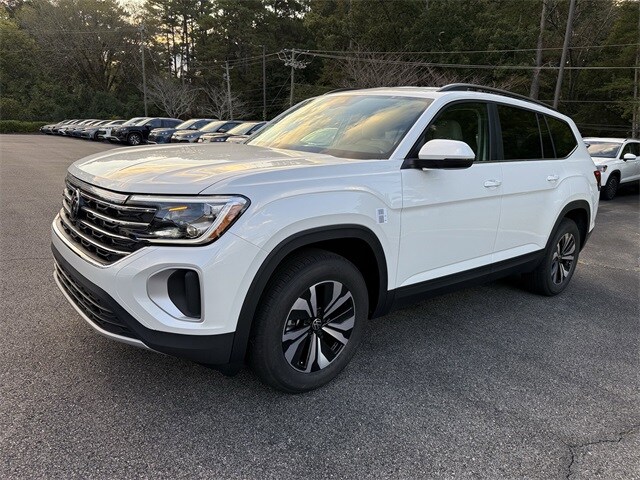 2026 Volkswagen Atlas SE photo 2