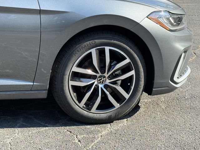 2025 Volkswagen Jetta SE - Photo 28