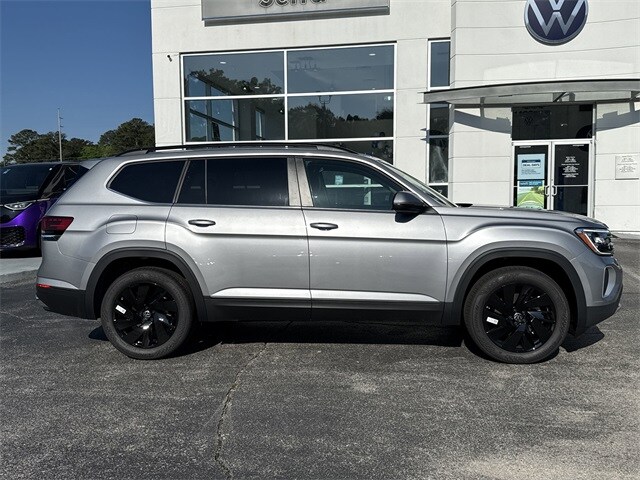 2025 Volkswagen Atlas SE Technology photo 4