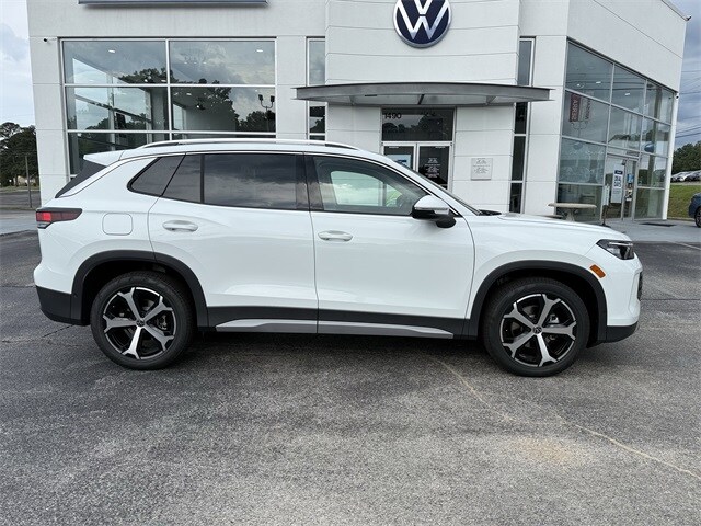 2025 Volkswagen Tiguan SE photo 3