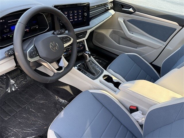 2025 Volkswagen Jetta 1.5T SE photo 3